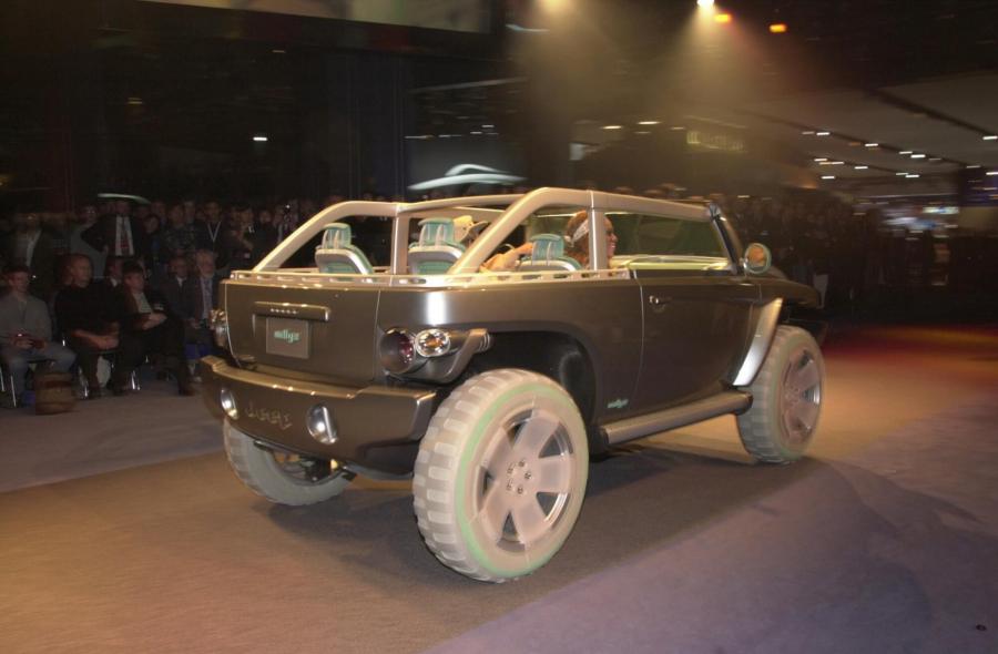  Jeep Willys Concept 2000 года  (фото 2 из 19)